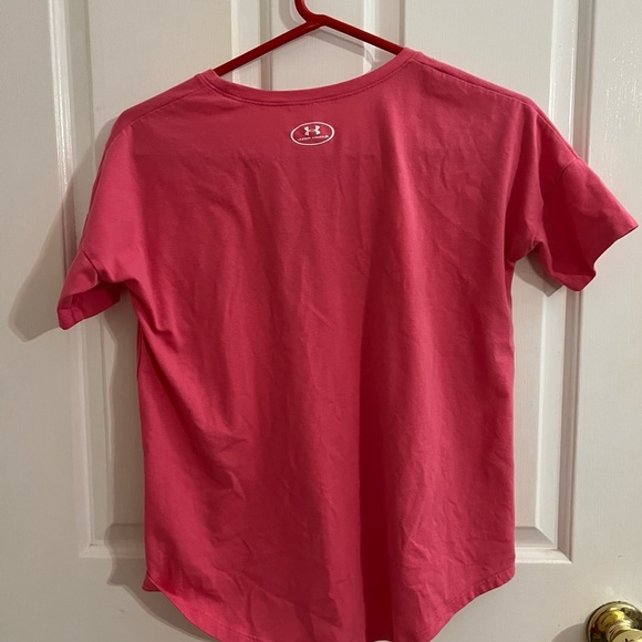 Women’s under armour short sleeve loose fit shirt. Tag is missing. - Picture 5 of 5